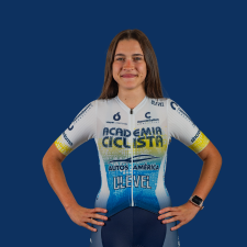 Lucia Cerezo ciclista equipo racing 2025